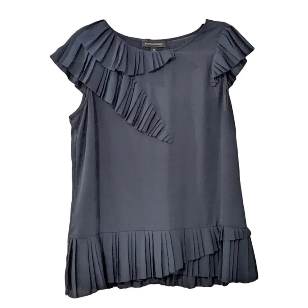 Banana Republic Emma Pleated Sleeveless Peplum in Navy Blue. Size: Small